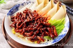 The method of making colorful Beijing sauce shredded pork