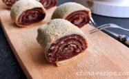 Lvdagur (Glutinous Rice Rolls with Sweet Bean Flour) in Old Beijing