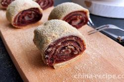 Lvdagur (Glutinous Rice Rolls with Sweet Bean Flour) in Old Beijing