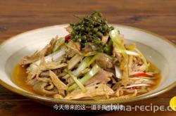 The method of tearing pepper and sesame chicken by hand