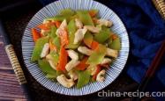 The method of stir frying chicken with asparagus