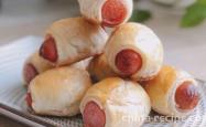 The method of making sausage pancake rolls