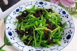 The method of mixing celery with fungus