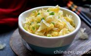The method of cooking dried tofu with cabbage