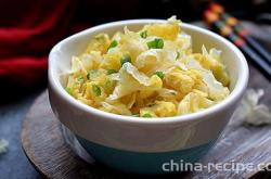 The method of cooking dried tofu with cabbage