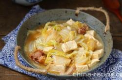 The method of stewing tofu with cabbage
