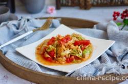 The recipe for stir frying cabbage with tomato and egg