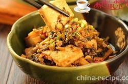 The method of cooking tofu with chopped snow vegetables and minced meat