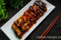 The recipe for making garlic flavored eggplant strips