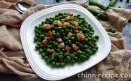 The method of stir frying peas with minced garlic and shrimp