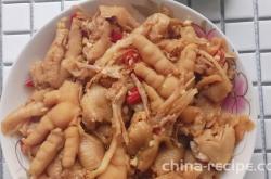 The recipe for boneless garlic flavored chicken feet