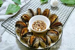 The method of boiling hairy clams in water