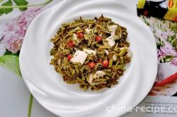 The method of making cold mixed Chinese toon