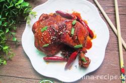 The method of sucking chicken legs with fingers