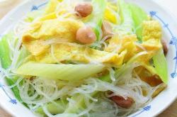 Method of making Sichuan peppercorn oil with celery