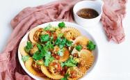 The method of steaming scallops with garlic and spicy sauce