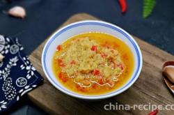 The method of making homemade garlic chili sauce