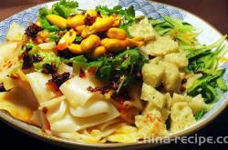 How to mix spicy Liangpi with cucumber