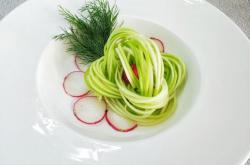 The method of extracting juice from zucchini