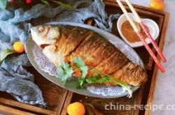 The method of pan frying crucian carp