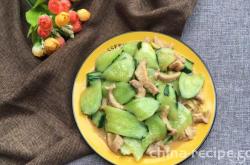 The method of stir frying cucumber with bamboo ribs
