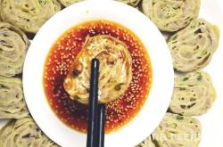 The method of making tofu skin roll meat