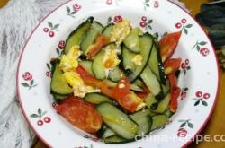 The recipe for tomato cucumber scrambled eggs