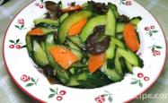 The Method of Making Cucumber and Wood Ear Mushroom Salad