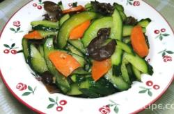 The Method of Making Cucumber and Wood Ear Mushroom Salad