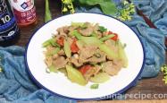 The method of stir frying meat with vegetable stems