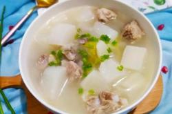 The recipe for radish and pork rib soup