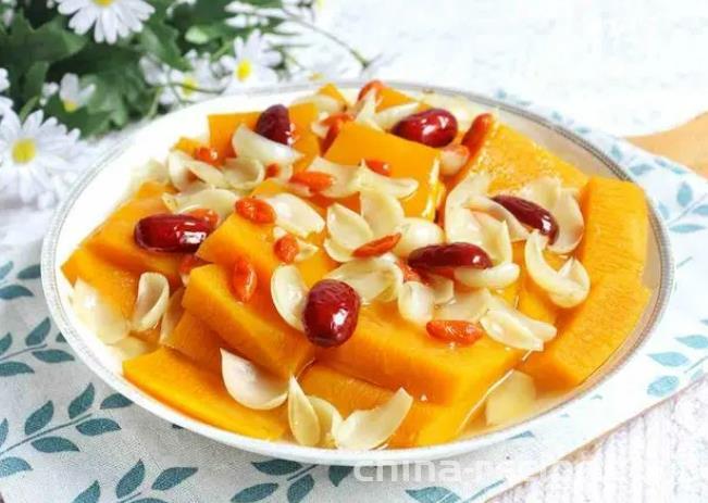 The Method of Steaming Lily with Pumpkin