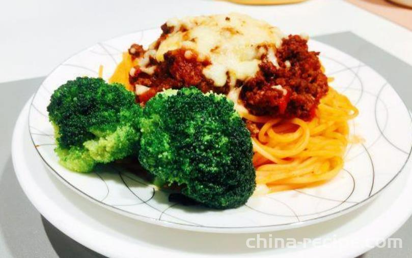Beef, tomato sauce, pasta recipe