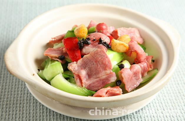 The recipe for stir frying bacon with seasonal vegetables