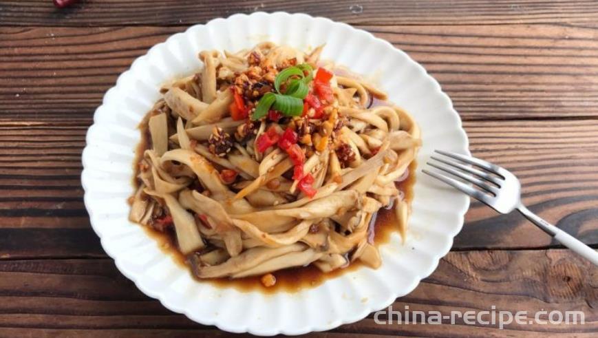Method for making cold mixed shiitake mushrooms