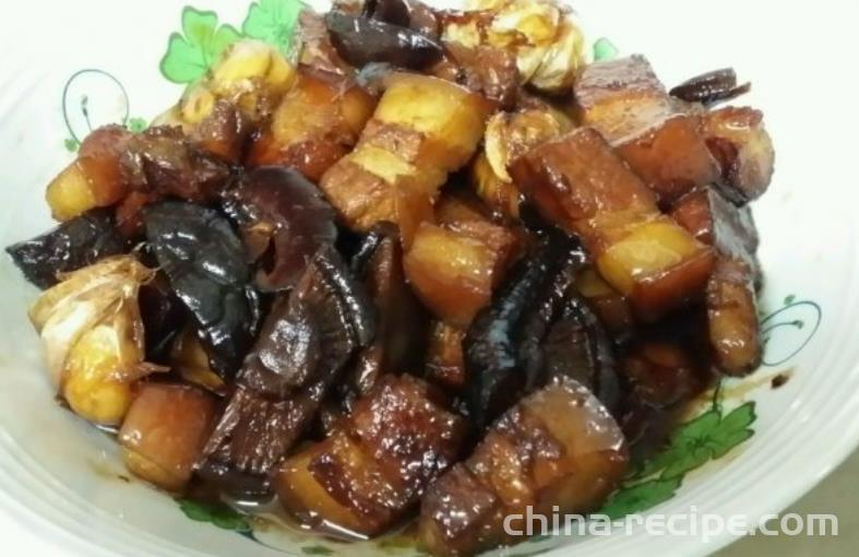 The method of cooking pork belly with mushrooms