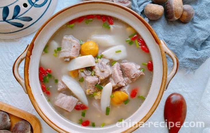 The method of making clear stewed pork rib soup