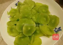 莴笋炒肉沫的做法图解1