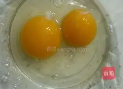 葱香鸡蛋饼的做法图解1