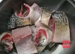 鲫鱼豆腐汤的做法图解1