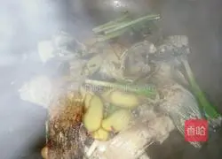鲫鱼豆腐汤的做法图解2
