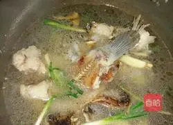 鲫鱼豆腐汤的做法图解3