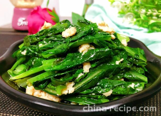 The recipe for garlic, oil, and lettuce