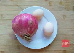 洋葱炒蛋的做法图解1