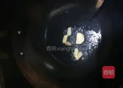 芹菜炒金针菇的做法图解4