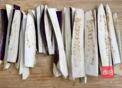 蒜香茄子的做法图解1