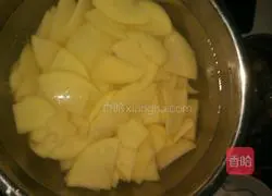 油菜炒土豆片的做法图解1