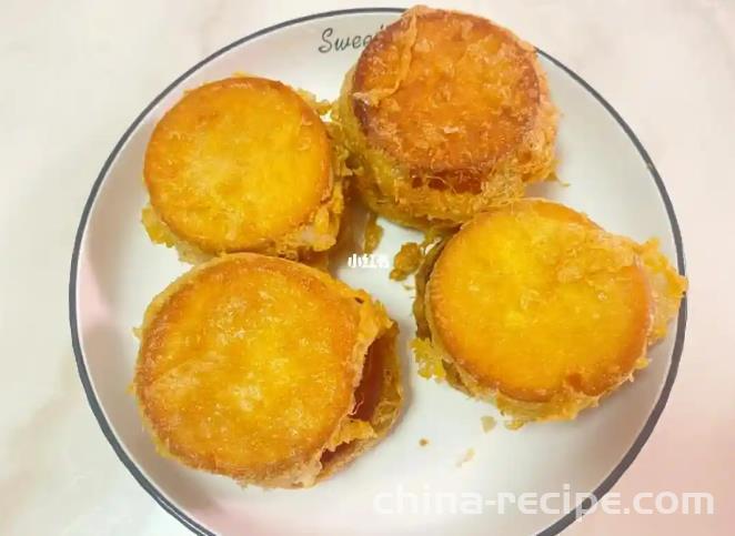 The method of frying taro cake