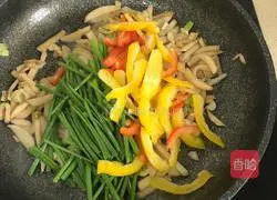 三色炒杏鲍菇的做法图解5