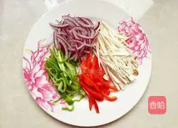 黑椒牛排炒意面的做法图解4